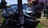 Motorista é detido por embriaguez após carro atingir poste