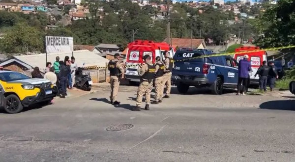 Bebê morto é entregue à avó em lençol após passar noite com padrinhos