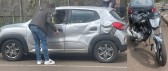 Dois ficam feridos em registro de acidente envolvendo carro e moto
