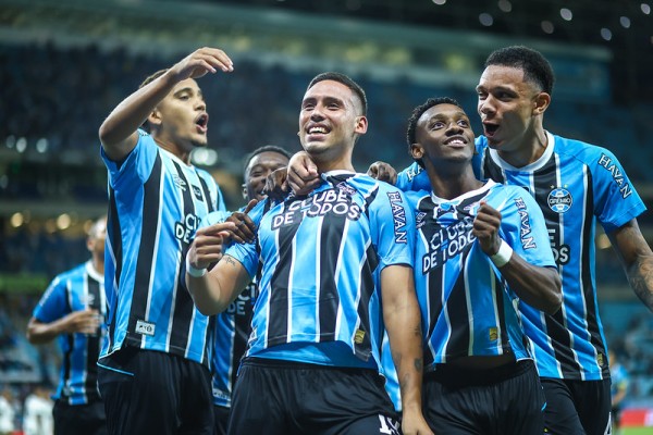 Com imposição, Grêmio bate Atlético-MG na Arena