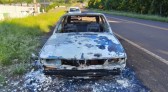 Carro é destruído por incêndio na PR-493 entre Verê e Dois Vizinhos