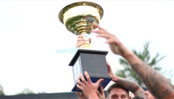 Time faz churrasco em estádio para celebrar feito histórico