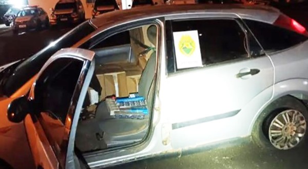 Veículo carregado com cigarros contrabandeados é apreendido