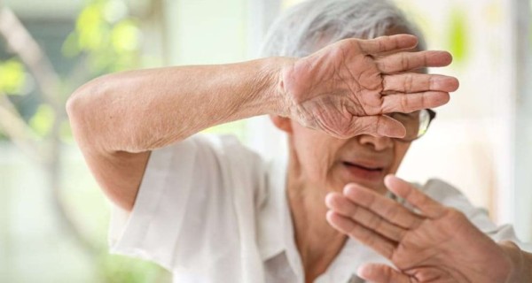 Idosa é brutalmente agredida e marido é preso após tentativa de feminicídio