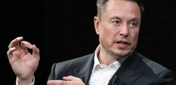 Elon Musk diz que somos “pré-programados para morrer” e que longevidade é “solucionável”
