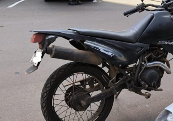 Polícia Militar apreende moto “bruxa” após direção perigosa