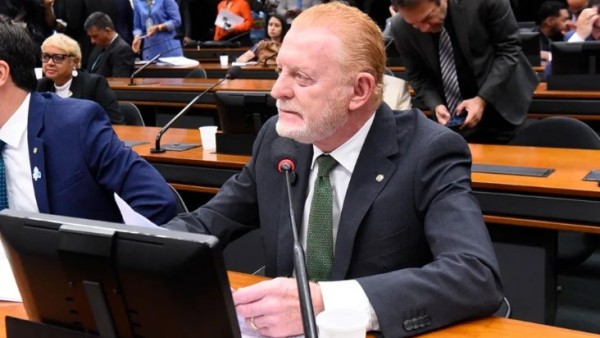 Sancionada lei do deputado federal Vermelho que reconhece a profissão de condutor de ambulância