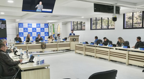 Projeto que altera cobrança da taxa de lixo é adiado por 120 dias