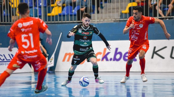 Marreco perde em casa e fica fora do G4