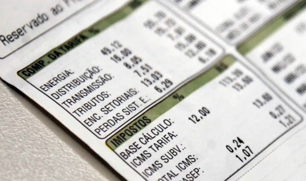 Aneel reduz bandeira para vermelha 1 na conta de luz em outubro