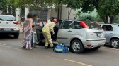 Mulher fica ferida em colisão no centro