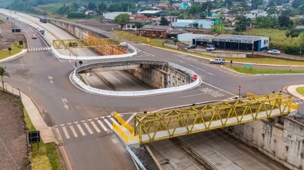 EPR Iguaçu instala barreiras de proteção sob viaduto na BR-163 em Santa Lúcia
