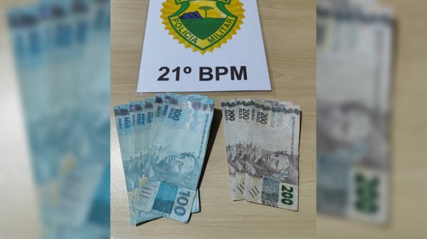 Jovens vendem veículo e recebem dinheiro falso como pagamento