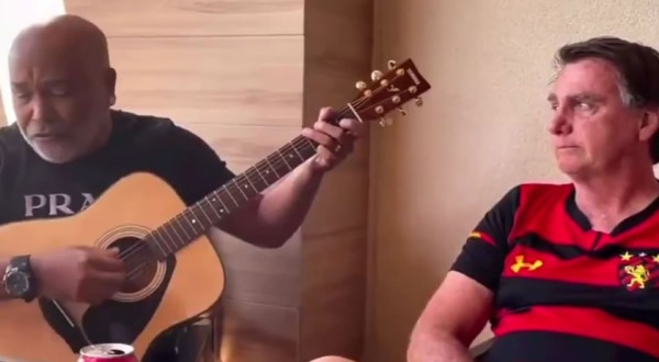 Cantor Rick já fez Bolsonaro chorar durante live ao cantar música especial ao ex-presidente; ‘No fim dessa batalha, você vai ser vencedor’
