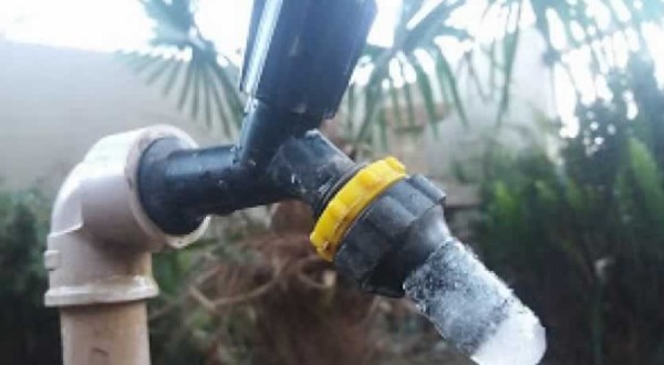 Com previsão de frio, Casan orienta população a proteger instalações de água
