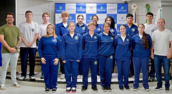 Parlamento Jovem recebe palestra sobre a importância das eleições e do primeiro voto