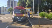Motociclista tem ferimentos graves em acidente com micro-ônibus