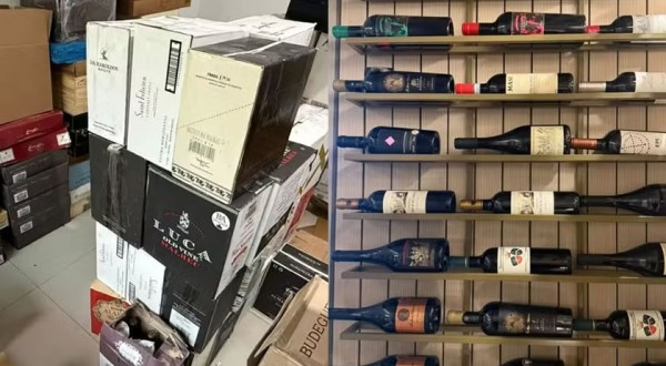 PF prende suspeitos de chefiar esquema de comércio clandestino de vinhos argentinos no Brasil e apreende 2,3 mil garrafas