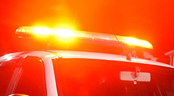 Pais são presos por deixar filhos sozinhos em casa