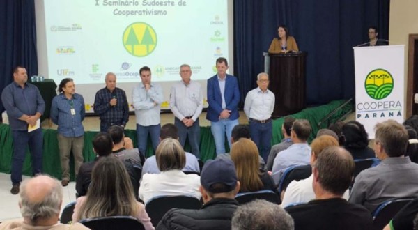 Estado reforça importância das cooperativas em seminário em Coronel Vivida