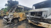 Homens  incendeiam ônibus e veículos da prefeitura de Campo Magro