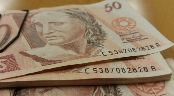 Salário mínimo passa a ser de R$ 1.212 a partir de amanhã