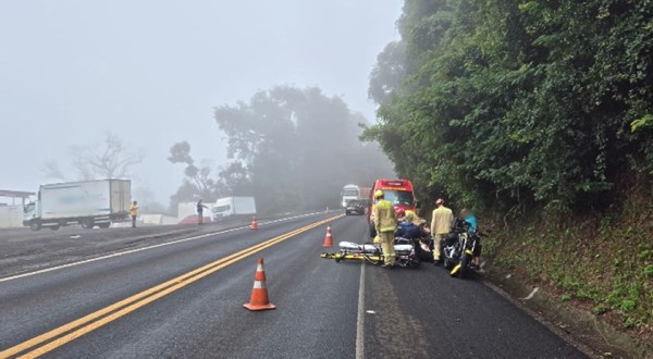 Colisão entre motocicleta e caminhão deixa dois feridos na PR-483