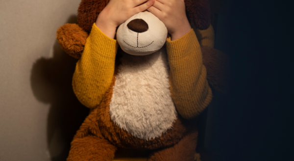 Homem é preso por produzir material pornográfico infantil