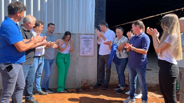 Administração inaugura barracões para triagem de recicláveis