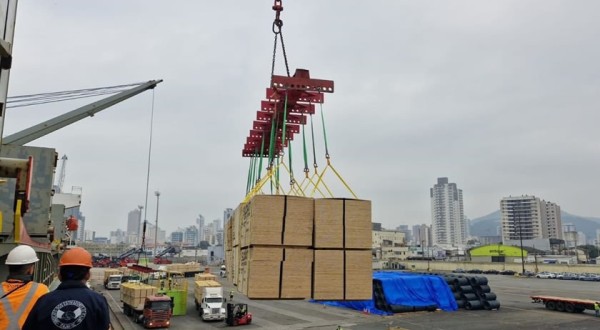 Exportações de compensado de Palmas voltam a reagir após derrubada do tarifaço dos EUA