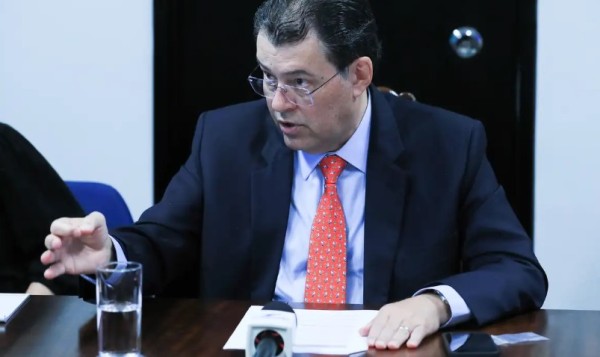 Relator da reforma tributária inclui armas em Imposto Seletivo