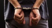 Com mandado de prisão ativo, homem é detido pela Polícia