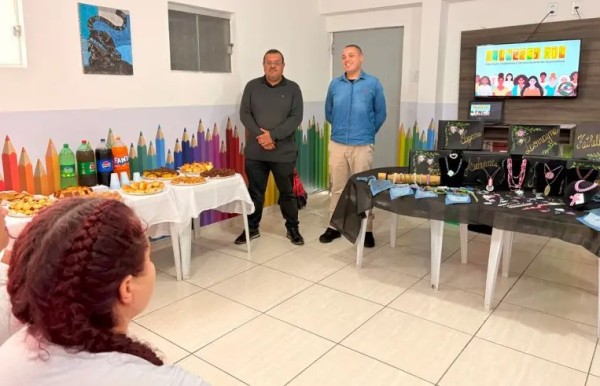 Mulheres privadas de liberdade recebem certificados de qualificação profissional