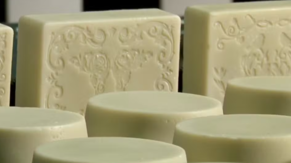 Vinhos e azeites apreendidos pela Receita Federal viram sabão e vela em universidade de Foz do Iguaçu