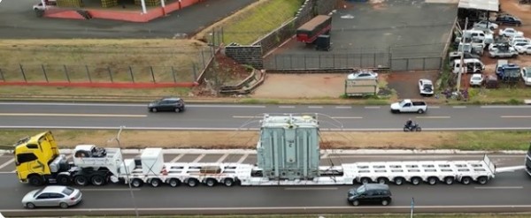 Caminhão com peça gigante da Itaipu passa por Francisco Beltrão, nesta terça-feira (21)