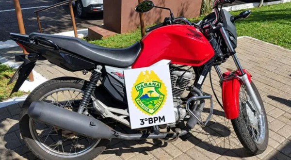 Motociclista é abordado sem CNH e tem veículo removido
