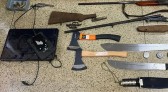 Homem que invadiu fórum no Paraná com espada samurai recebe alta de hospital; ele continua preso