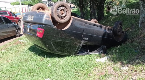 Capotamento no bairro Luther King, em Beltrão