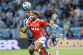 Em Gre-Nal com polêmica no VAR, Grêmio e Inter empatam na Arena