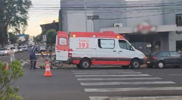 Acidente entre moto e bicicleta deixa dois feridos