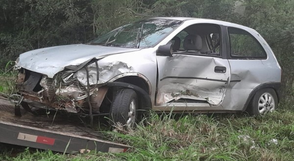 Saída de pista seguida de capotamento é registrada na PR-180 entre Marmeleiro e Francisco Beltrão