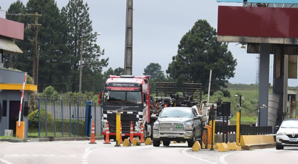 Governo do Estado e PRF vão organizar fluxo de veículos nas praças desativadas