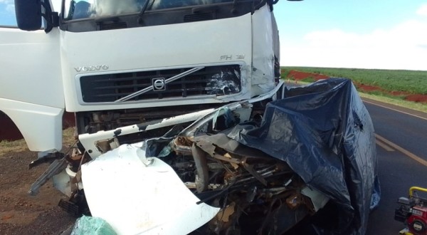 Homem morre em colisão entre carro e carreta em Pranchita