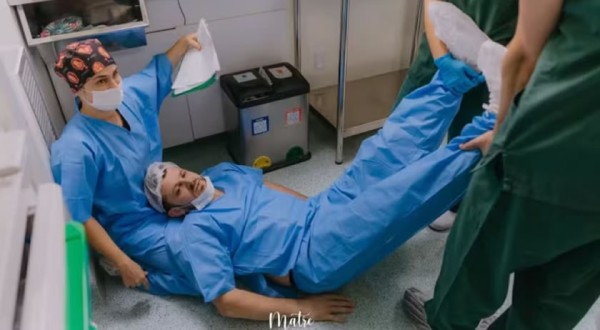 Pai desmaia ao ver filha nascer em SC, diverte equipe e vídeo viraliza nas redes sociais