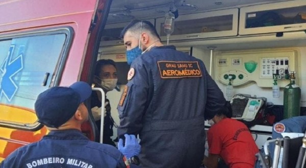 Menino é salvo por bombeiros após engolir apito