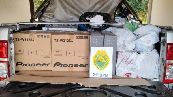 Polícia Militar e Receita Federal apreendem carga de produtos contrabandeados