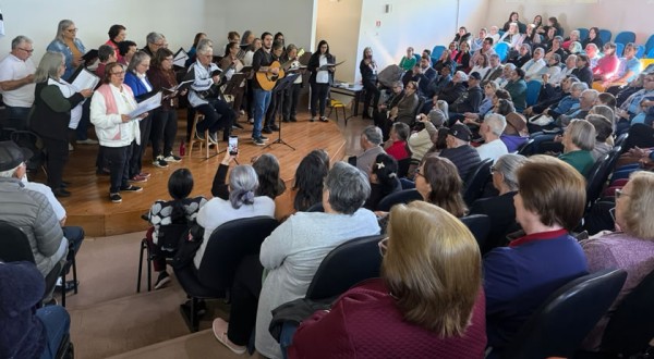 Escola de Inverno leva idosos para dentro da universidade