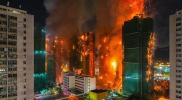 Sobe para 65 o número de mortos em incêndio em complexo de arranha-céus em Hong Kong
