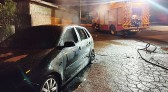 Automóvel é destruído por incêndio
