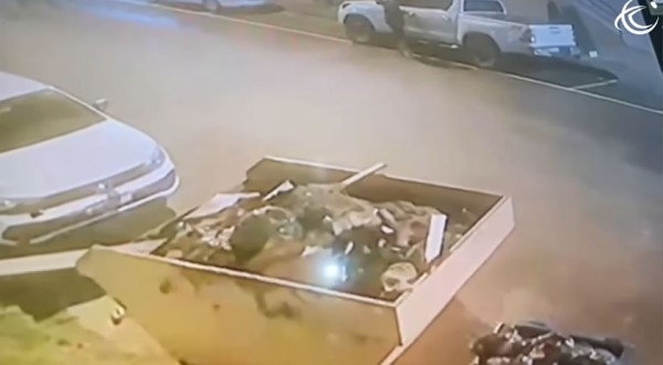 Caminhonete é furtada em frente à APAC no centro de Barracão; ação foi registrada por câmeras